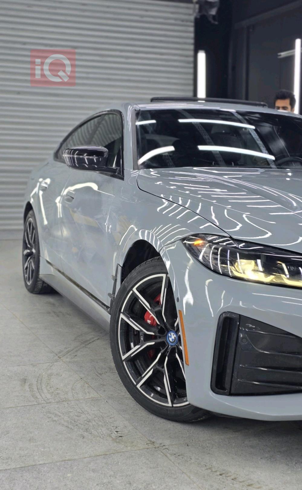 بی ئێم دەبڵیو i4